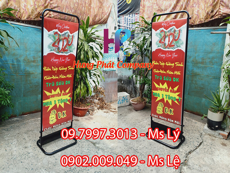 standee treo quảng cáo 2 mặt giá rẻ
