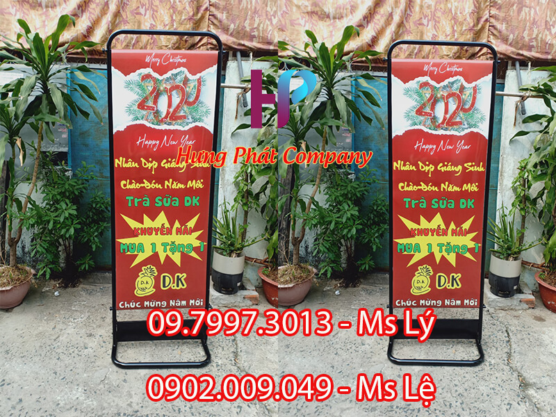 standee treo quảng cáo 2 mặt