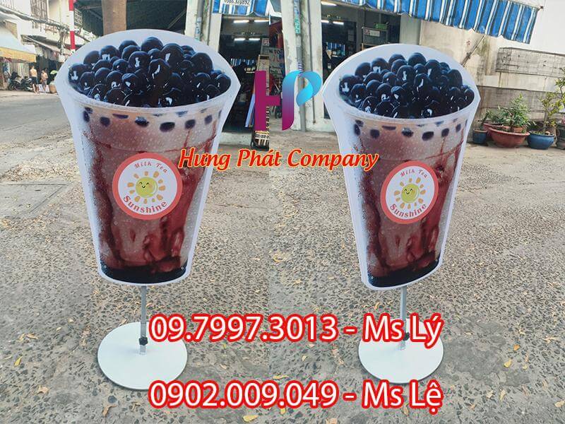 khung standee ly trà sữa mô hình