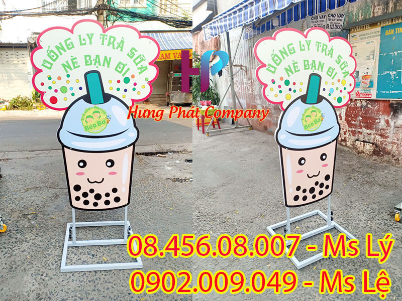 chân mô hình ly trà sữa ngoài trời đẹp