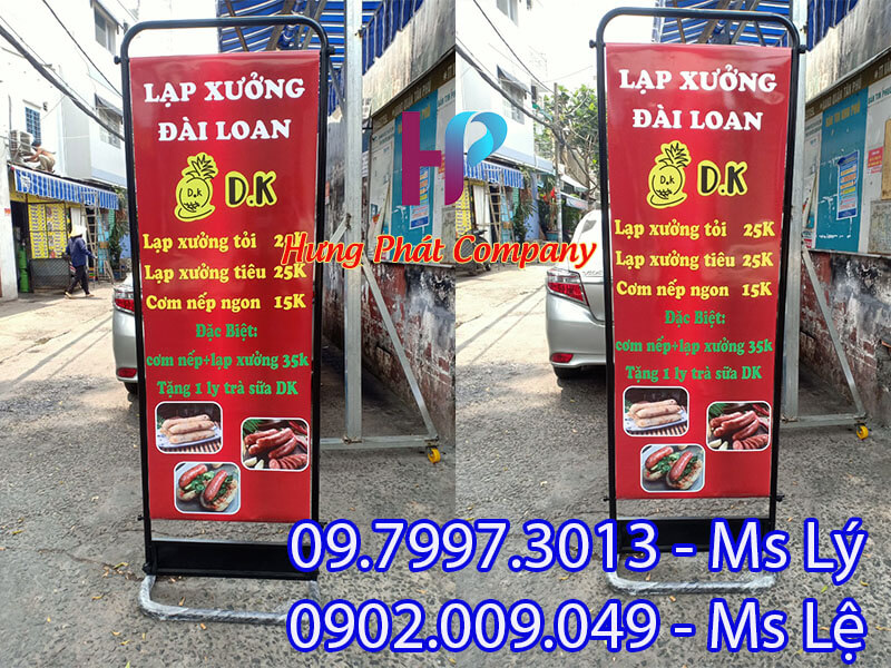 standy khung sắt treo quảng cáo ngoài trời 2 mặt