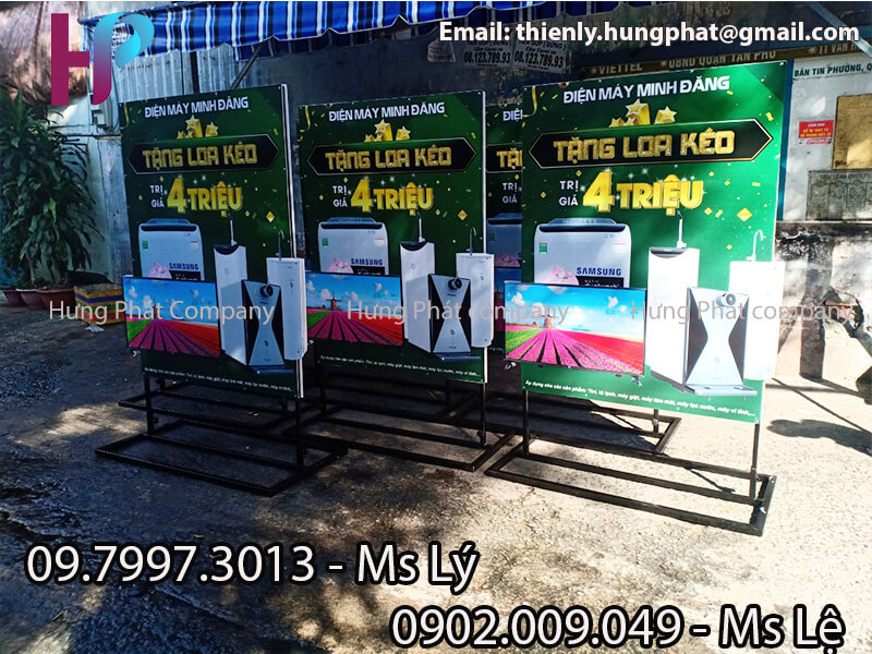 standee mô hình sản phẩm ngoài trời